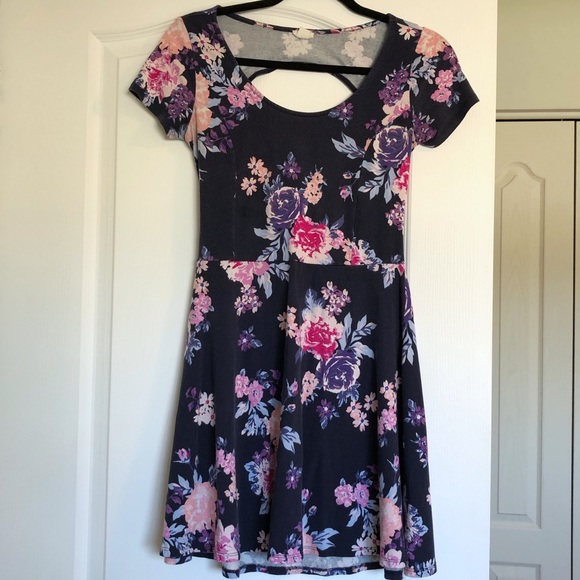 π 3/$20 Garage Floral Dress w Cut Out Back